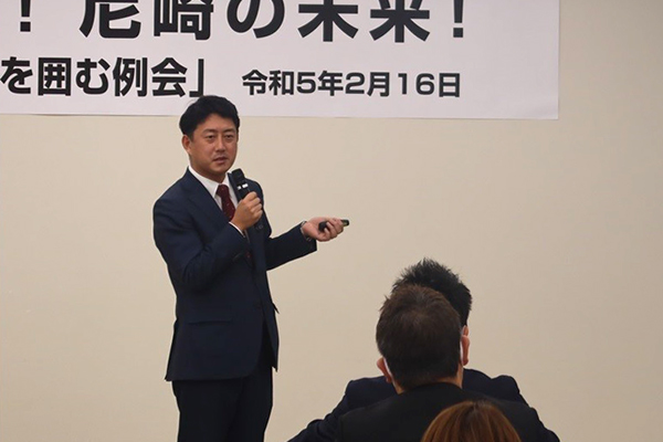 講演で熱く語る松本市長