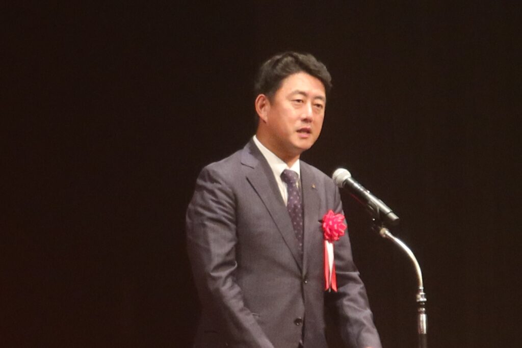 松本眞尼崎市長による祝辞挨拶