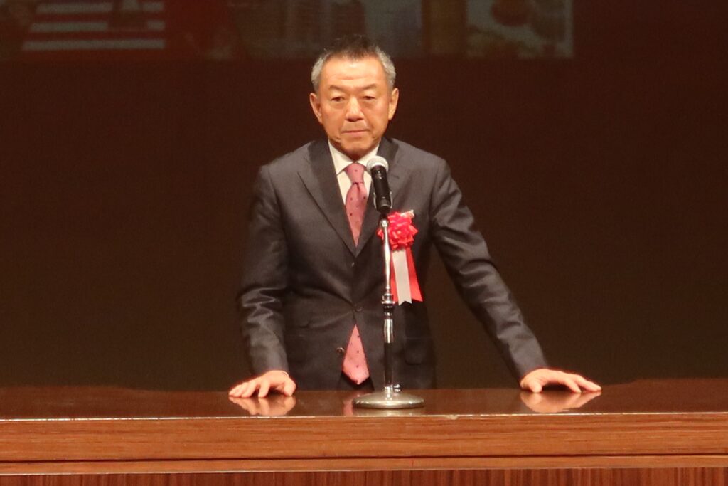 九代山本雅彦部会長が当時の思い出を話された。